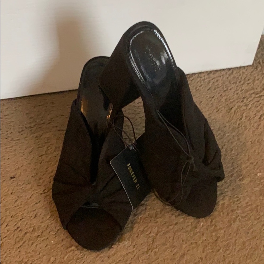 Black wedge heels